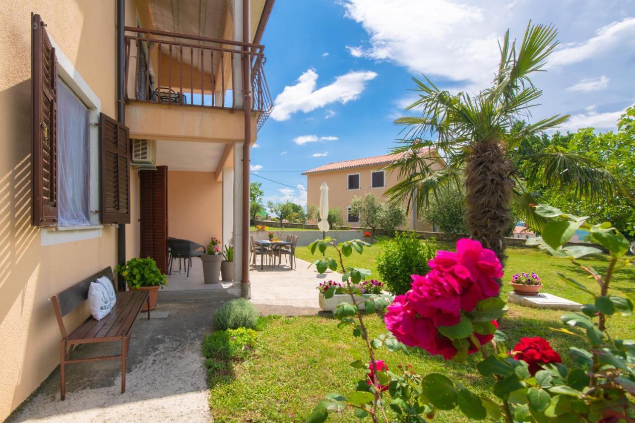 Apartment Alex Labin  Exterior foto